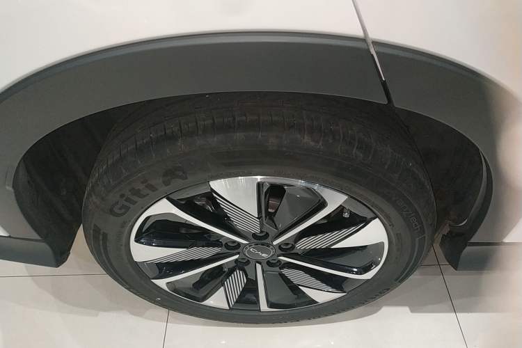 Used BYD Song PLUS New Energy 2025 DM-i 112KM Prestige Model Right Rear Wheel Hub