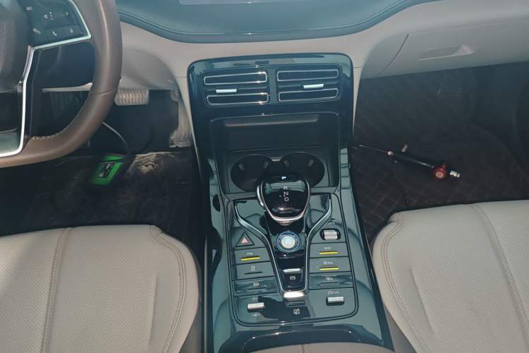 Used BYD Qin PLUS 2023 Champion Edition DM-i 55KM Leading Model Gear Lever