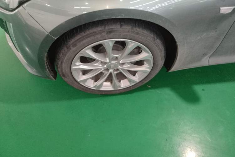 Used Cadillac CT5 2022 28T Luxury Version (Standard Edition) Left Front Wheel Hub