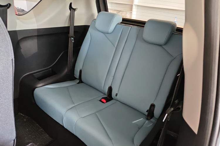 Used Chery QQ Little Ant 2022 Revised Version Sweet Pink Edition Half-Sugar Version Lithium Iron Phosphate 30.7 kWh 30 kW 301 km Left Rear Seat