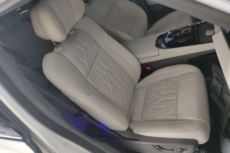 Used Zeekr 009 2024 Six-Seat Executive Version 4WD 108 kWh Right Front Seat