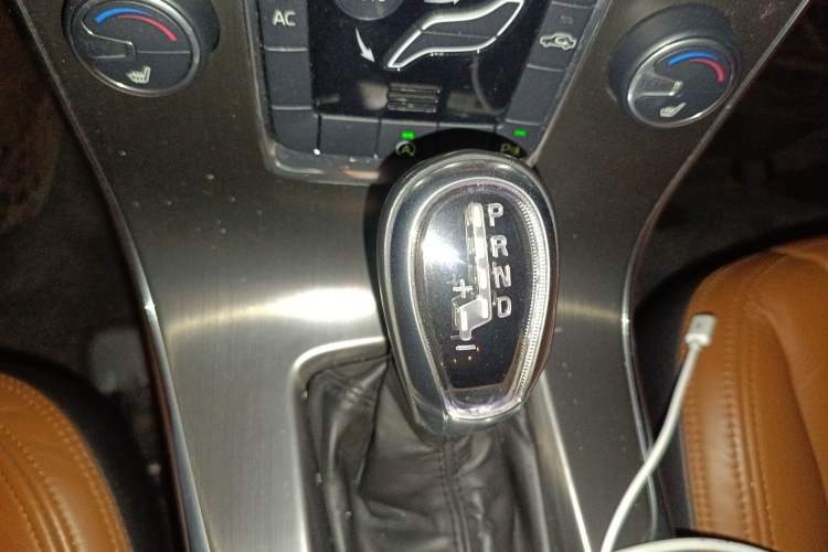 Used Volvo V60 2013 T5 Zhiya Edition
