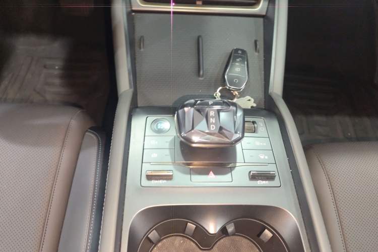 Used BYD Qin L 2024 DM-i 80KM Beyond Model Gear Lever