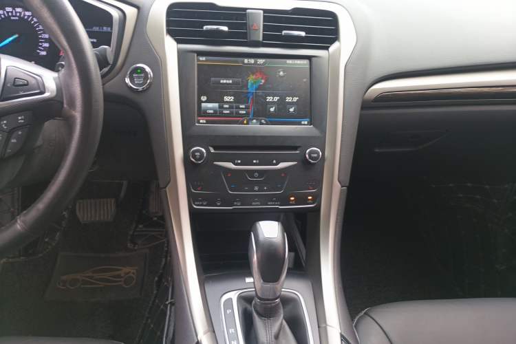 Used Ford Mondeo 2013 2.0L GTDi 200 Luxury Model Audio And AC Panel