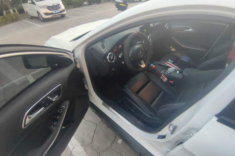 Used Mercedes-Benz GLA 2018 GLA 220 4MATIC Sport Edition Driver Seat