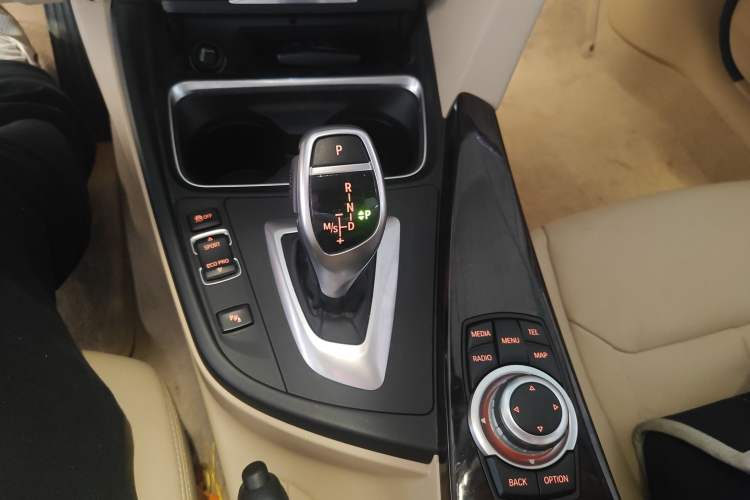 Used BMW 3 Series 2013 Facelift 328Li Luxury Design Package Gear Lever