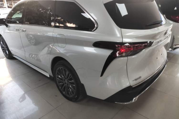 Used Toyota Granvia 2024 2.5L Hybrid Comfort Edition