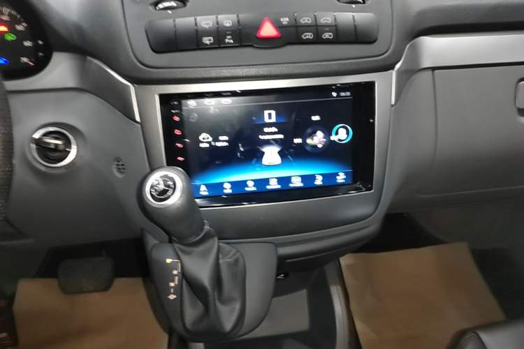 Used Mercedes-Benz Vito 2011 2.5L 7-seater executive version