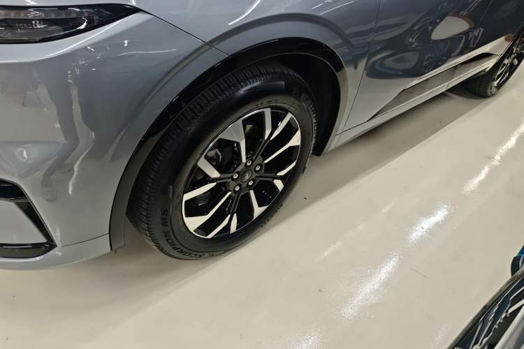 Used Ford Edge 2025 Ford Explorer L 2.0T EcoBoost E-Hybrid Four-Wheel-Drive 7-Seater Supreme Model Exterior 4