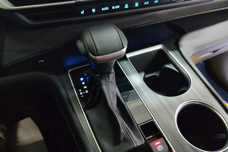 Used Toyota SIENNA 2021 2.5L Hybrid Premium Edition Gear Lever