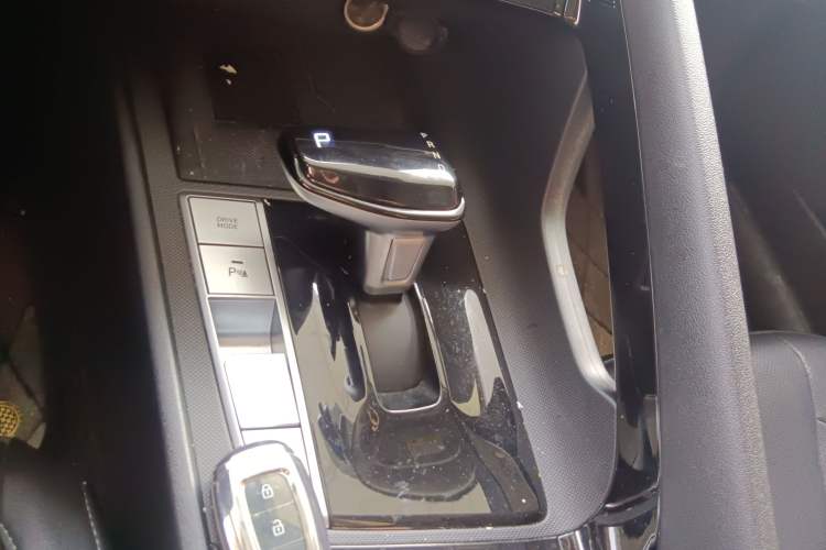 Used Hyundai Elantra 2022 1.5L CVT LUX Prestige Edition Gear Lever