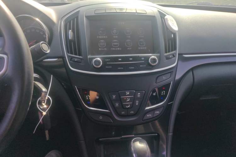 Used Buick Regal 2014 1.6T Fashionable Tech Edition Audio And AC Panel