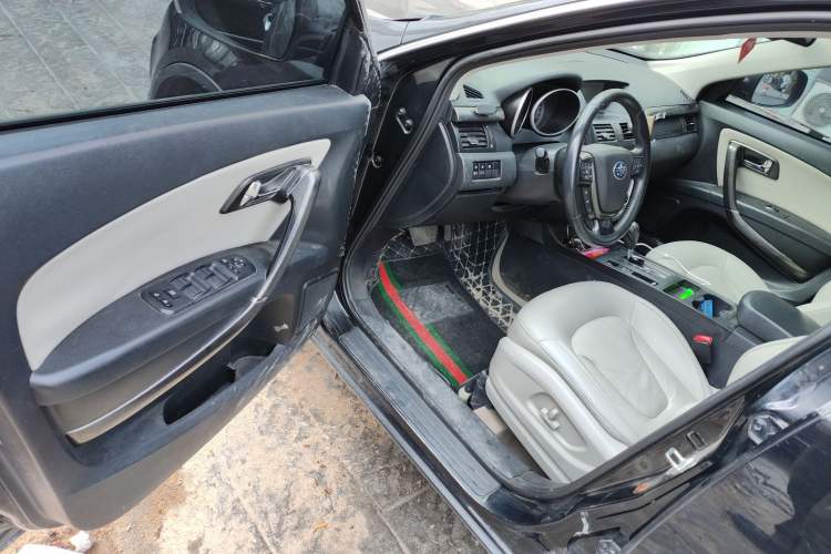 Used Bestune X80 2015 2.0L automatic luxury version