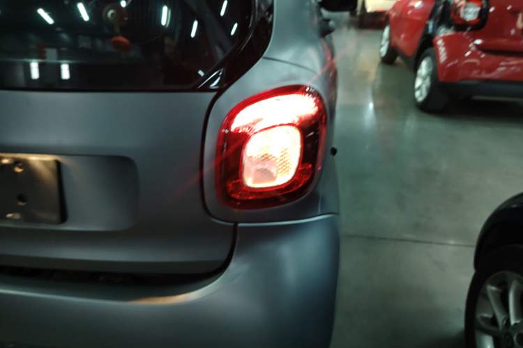 Used smart fortwo 2019 0.9T 66kW Hardtop Engine Version China VI Emission Standard
