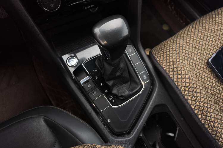 Used Volkswagen Tiguan L 2018 330TSI Automatic Two-Wheel Drive Luxury Edition Gear Lever