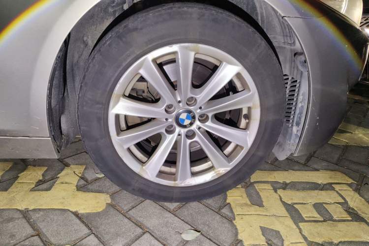 Used BMW 5 Series 2013 525Li Leading Model
