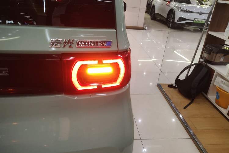 Used Wuling Hongguang MINIEV 2022 Macaron Premium Model – Lithium Iron Phosphate Right Rear Taillight