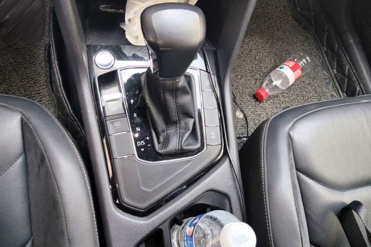 Used Volkswagen Tiguan L 2017 330TSI Automatic Two-Wheel Drive Luxury Edition Gear Lever