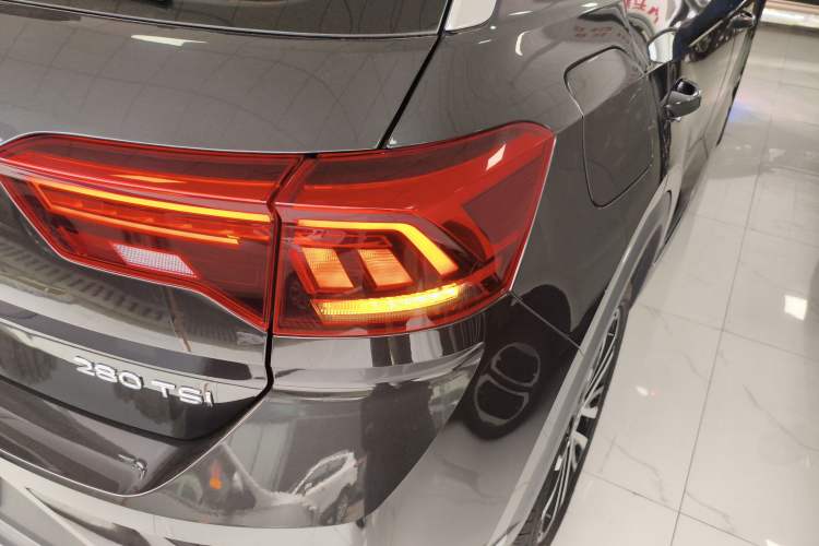 Used Volkswagen T-ROC 2021 280TSI DSG Two-Wheel Drive Comfort Connect Edition
