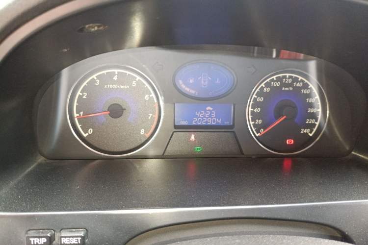 Used Geely Auto Classic Emgrand 2013 Sedan 1.5L Manual Elite Model Odometer Close Up