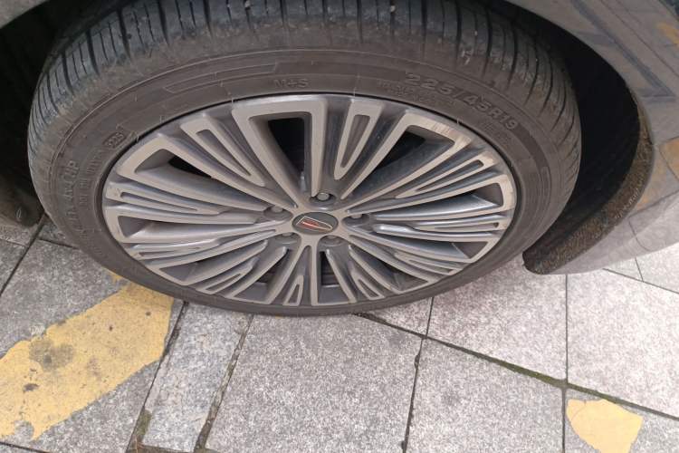 Used Hongqi H5 2022 Classic Model 1.5T DCT Flagship Edition Right Front Wheel Hub