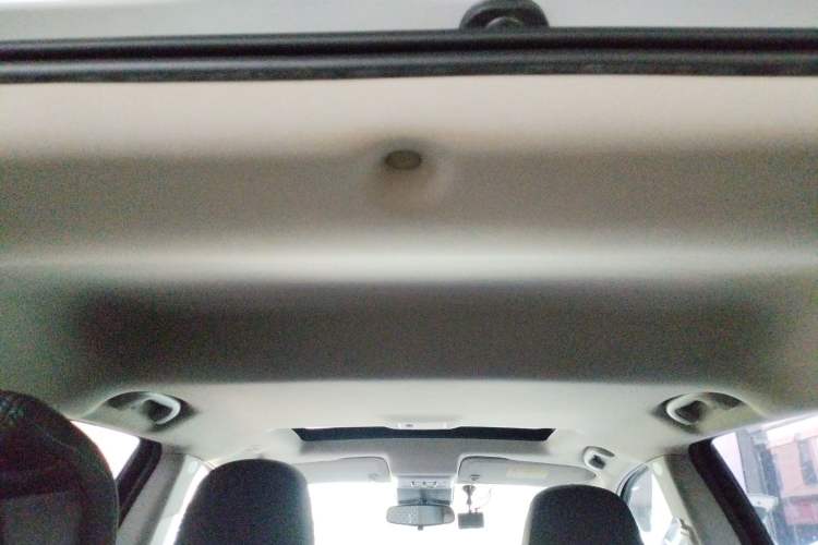 Used Chevrolet Trax 2016 1.4T Automatic Two-Wheel Drive Comfort Version with Sunroof Headliner