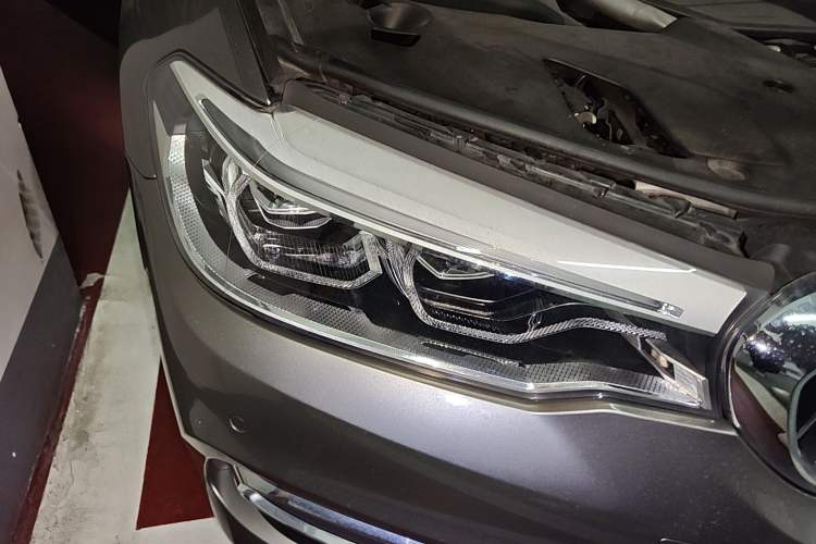 Used BMW 5 Series 2018 Facelifted 530Li Luxury Edition Premium Package Right Front Headlight