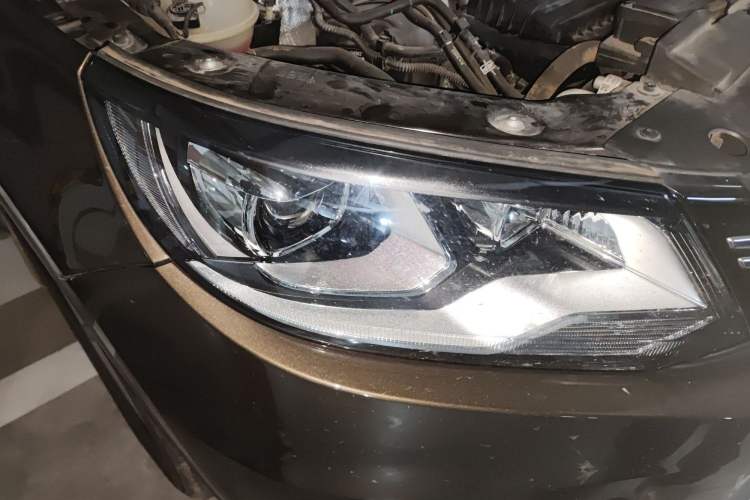Used Volkswagen Tiguan 2016 280TSI Automatic Two-Wheel Drive Silk Road Comfort Edition Right Front Headlight