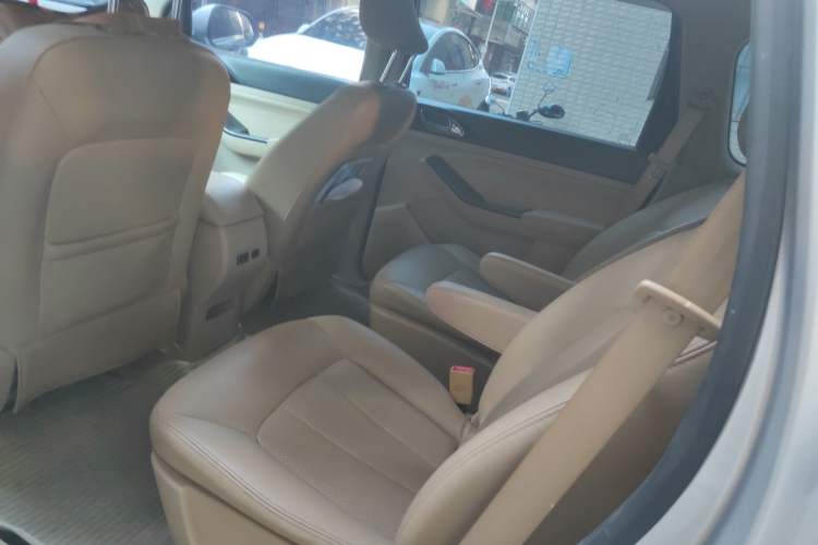 Used Baojun 730 2014 1.5L manual Comfort version 7 seats