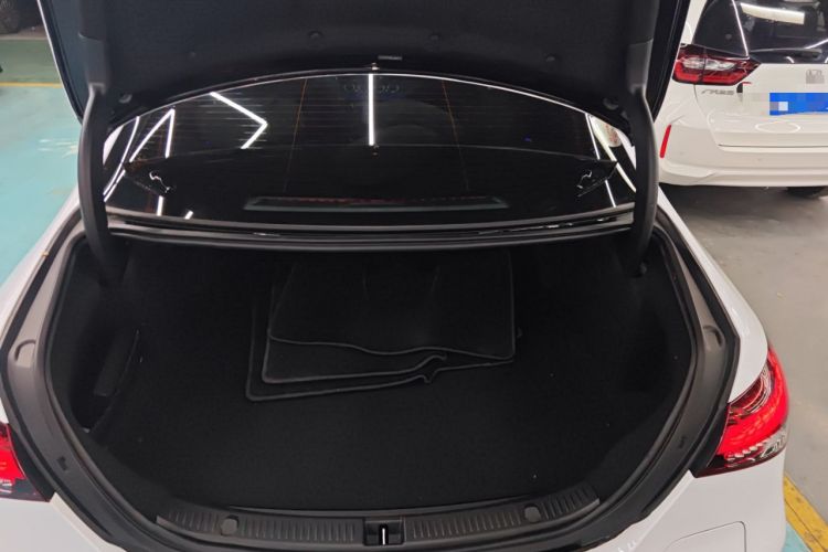 Used Mercedes-Benz E-Class New Energy 2022 Restyled E 350 e L Plug-in Hybrid Sports Sedan Trunk