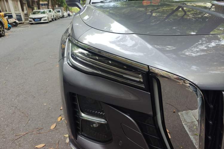 Used Hongqi H5 2023 2.0T Automatic Smart Connect Flagship Edition Right Front Headlight