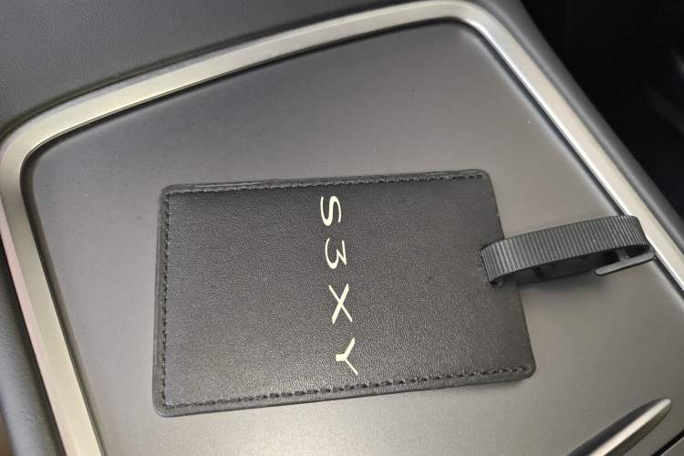 Used Tesla Model Y 2021 Long-Range All-Wheel-Drive Version 3D7 Interior 1