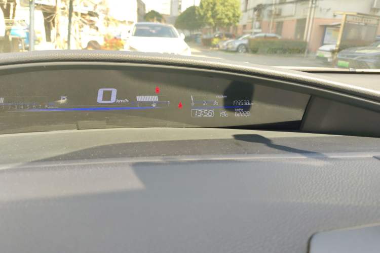 Used Honda Jade 2013 1.8L automatic Comfort version 5 seats
