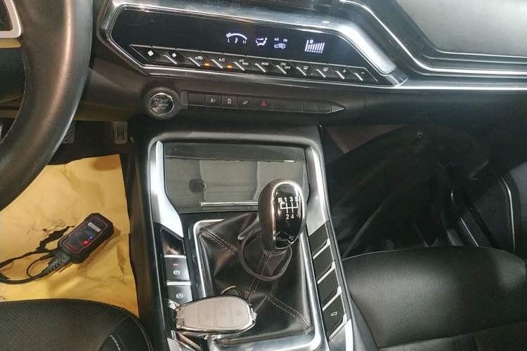 Used Zotye T500 2018 1.5T Manual Luxury Model Gear Lever