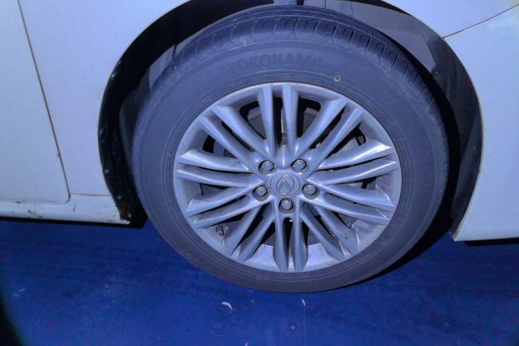 Used Lexus ES 2015 200 Elite Edition Right Front Wheel Hub
