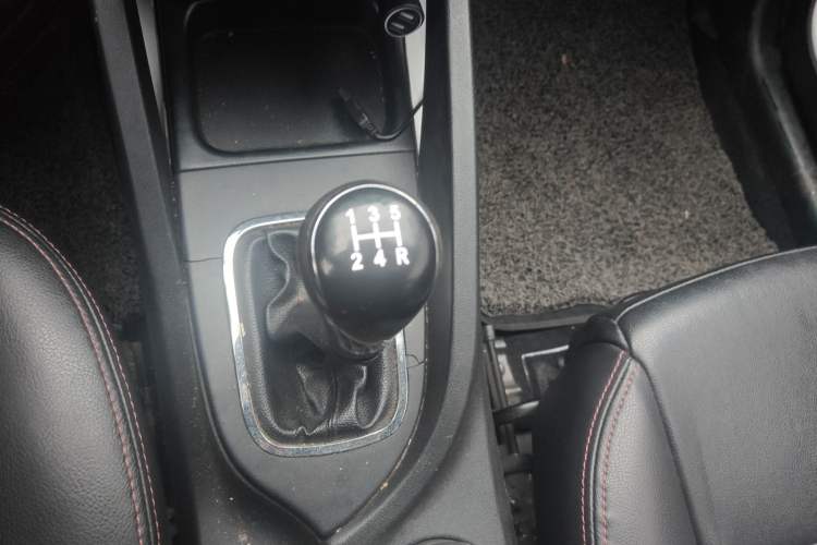 Used CHANGAN CS35 2015 1.6L Manual Luxury Model China IV Standard Gear Lever