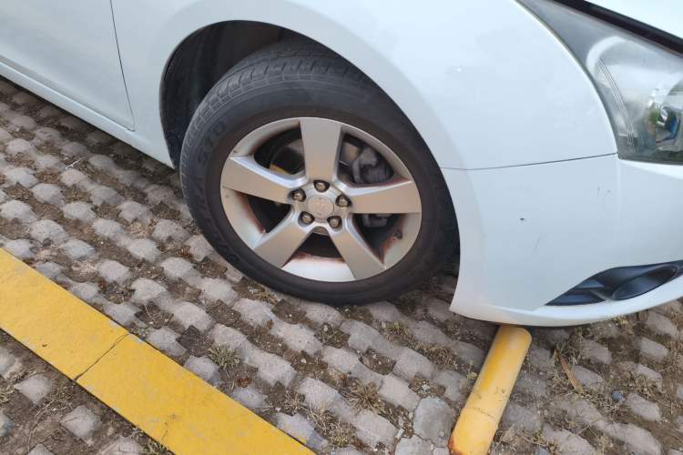 Used Chevrolet Cruze 2013 1.6L SE MT Right Front Wheel Hub