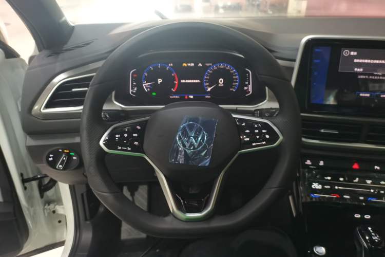 Used Volkswagen T-ROC 2025 Facelift Model 2 300TSI DSG Two-Wheel Drive Xingguang Edition