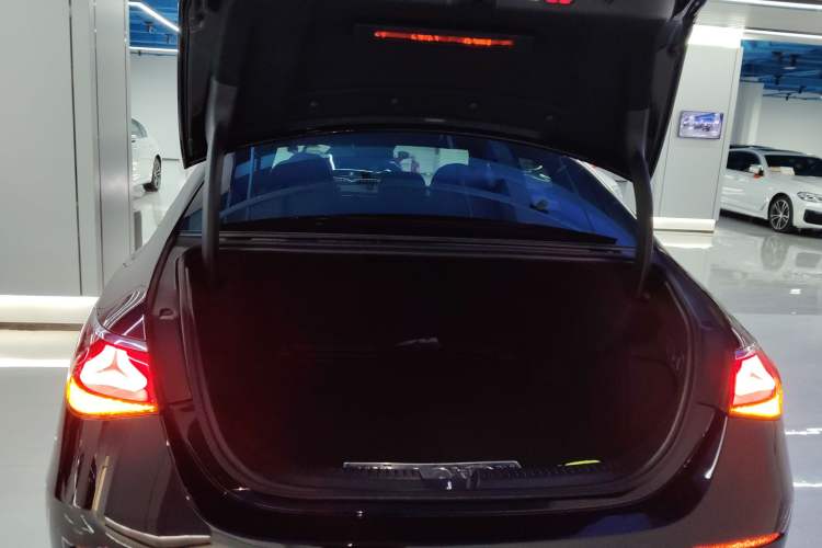 Used Mercedes-Benz E-Class 2024 Facelift E 300 L Luxury Edition