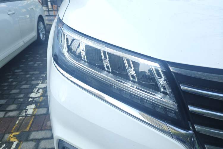 Used Roewe RX5 2019 20T Two-Wheel Drive Automatic Ali Smart Connectivity Platinum Edition
