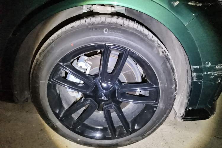 Used VOYAH FREE 2024 Ultra-Long Range Intelligent Driving Version Right Front Wheel Hub