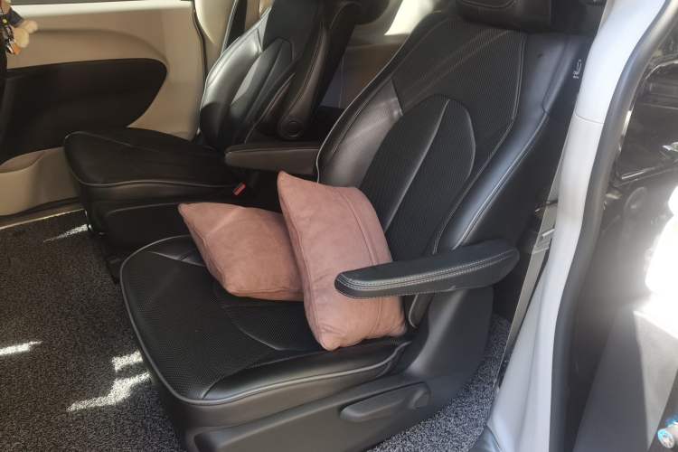 Used Chrysler Grand Voyager PHEV 2019 3.6L Plug-in Hybrid