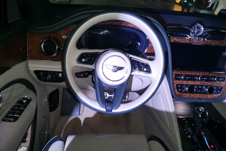 Used Bentley Bentayga 2022 4.0T V8
