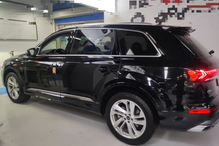 Used Audi Q7 2021 45 TFSI quattro S line Sport model

