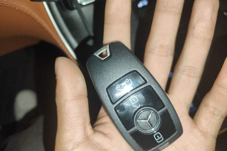 Used Mercedes-Benz Vito 2024 2.0T Business Version 7 Seats Vehicle Key