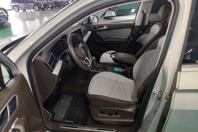 Used Volkswagen Tiguan L 2023 330TSI Automatic Two-Wheel Drive R-Line Flagship Edition