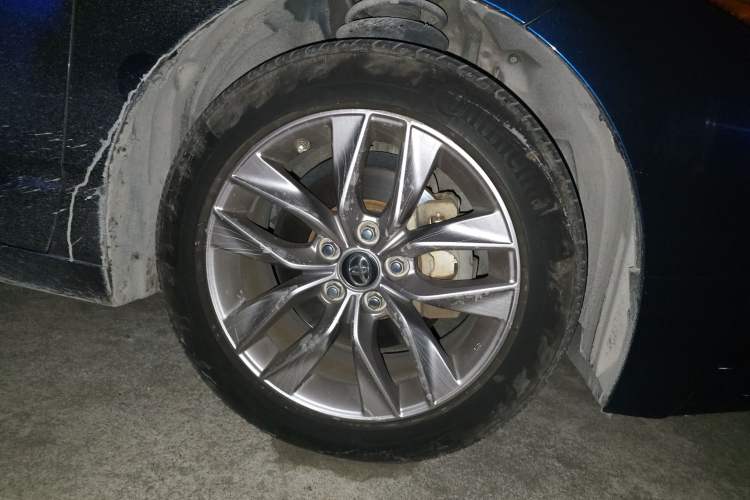 Used Toyota Avalon 2019 Dual-Engine 2.5L Luxury Edition China VI Standard