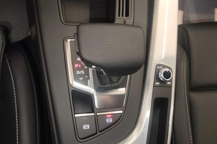 Used Audi A4L 2024 40 TFSI Fashion Dynamic Model