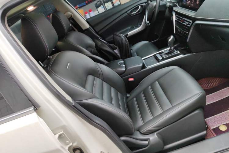 Used Venucia T90 2020 2.0L CVT Smart Connect & Smooth Drive Edition Right Front Seat