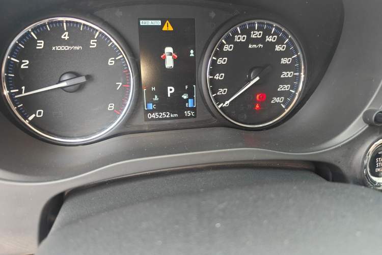 Used Mitsubishi Outlander 2019 2.4L 4x4 Zhi Xiang Edition 5 Seats China VI Standard